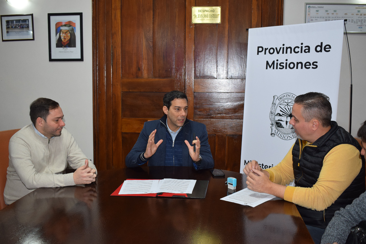 Compactarán y reciclarán móviles policiales en desuso para preservar el medioambiente
