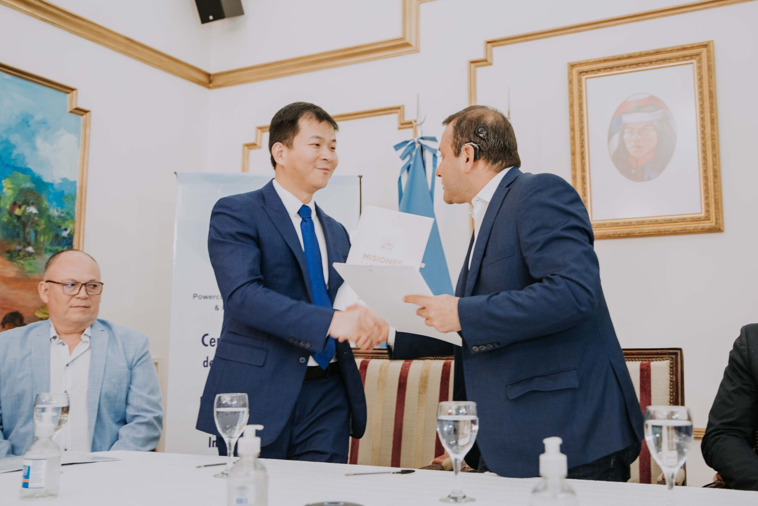 Misiones firmó un convenio Powerchina para la construcción de un parque solar fotovoltaico en San Javier