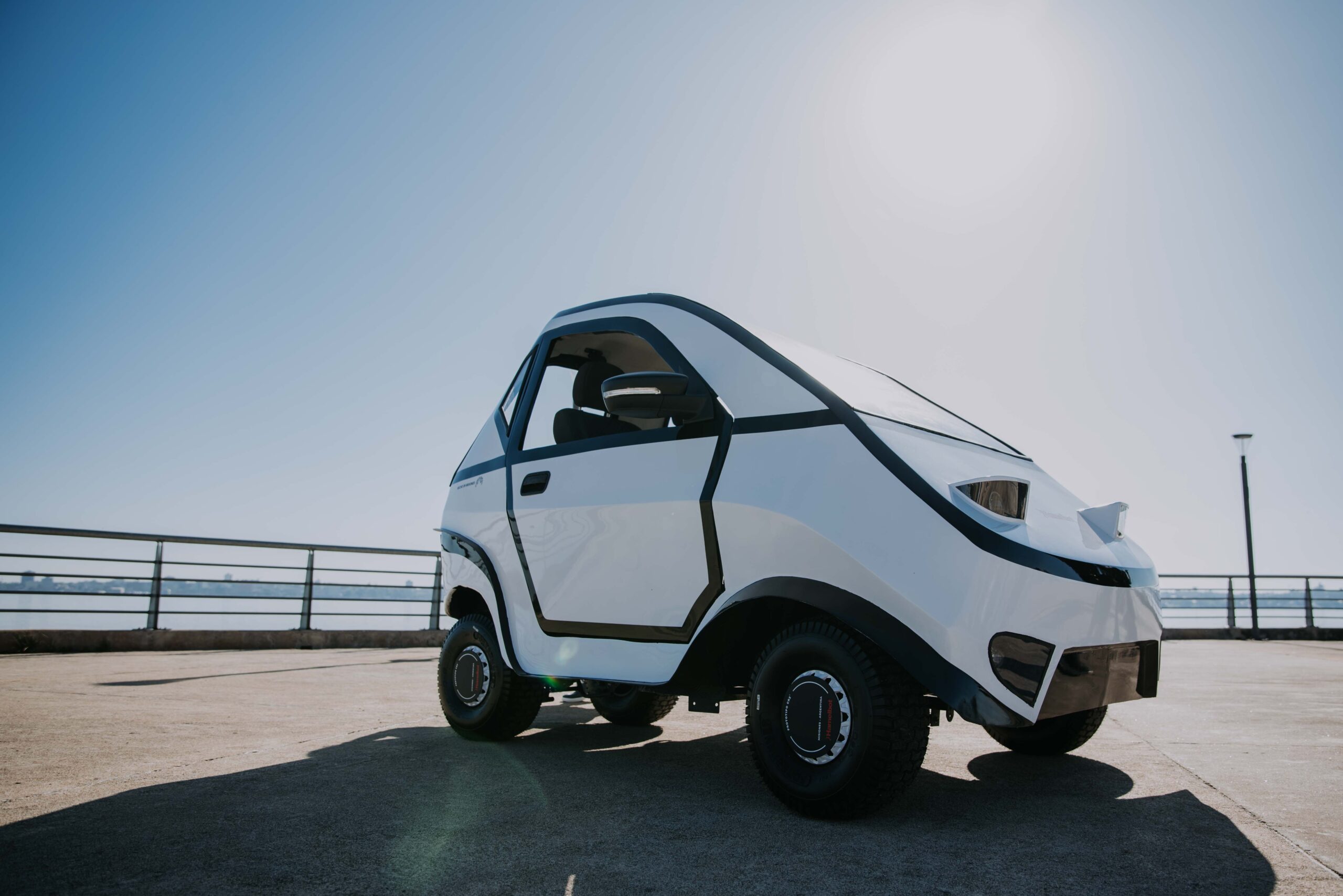 Presentaron el c-r2, el vehículo biplaza eléctrico urbano producido en Misiones