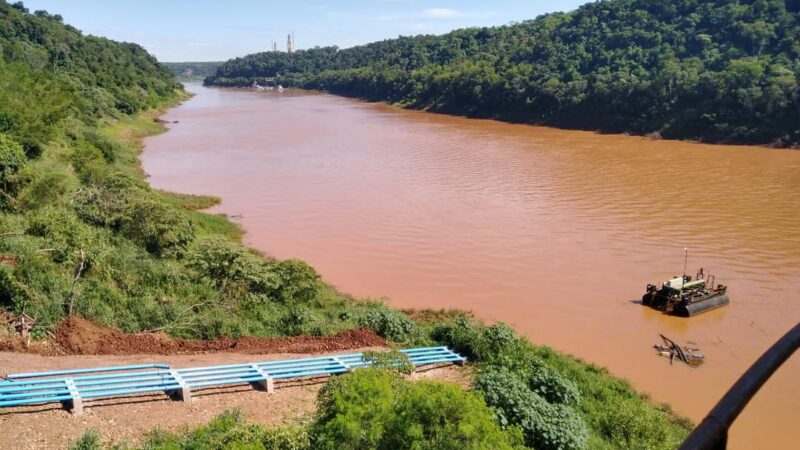 Interrumpen el bombeo de agua cruda de la toma de agua del rio Iguazú por las obras