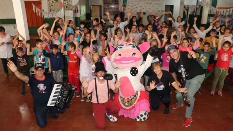 “Gurises Felices” participó del cumple de la Escuela N° 614