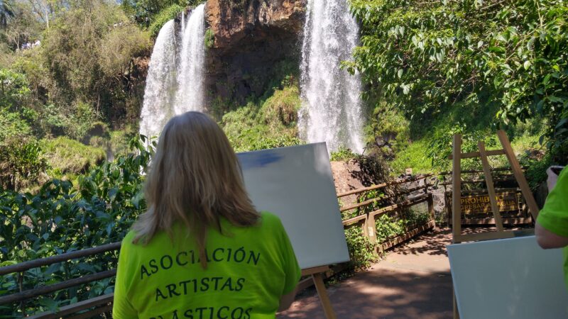 Vuelve “Cataratas en Colores” el concurso que convoca a artistas a pintar en el Parque Nacional Iguazú