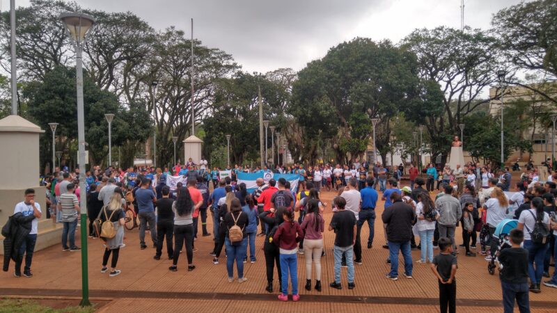 Cerca de 150 personas se reunieron en la Plaza San Martín para defender la democracia
