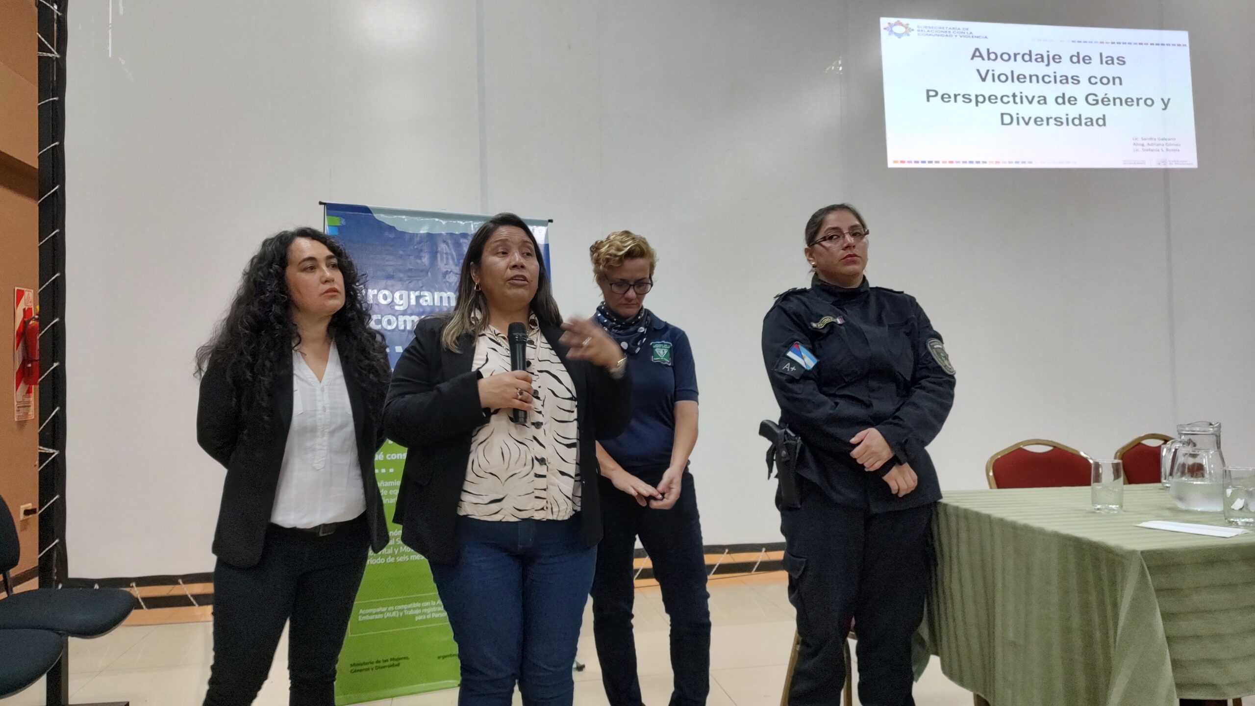 “Mujeres sin fronteras” debatieron e informaron los procedimientos ante un caso de violencia de genero