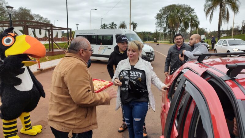 Recibieron a las turistas con un desayuno Misionero en el ingreso a Iguazú