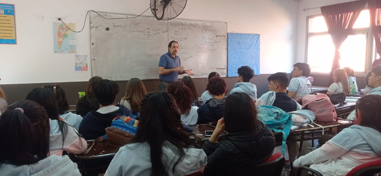 Dictaron una charla sobre obligaciones tributarias en dos escuelas secundarias