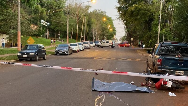 Chocó con una camioneta estacionada y perdió la vida
