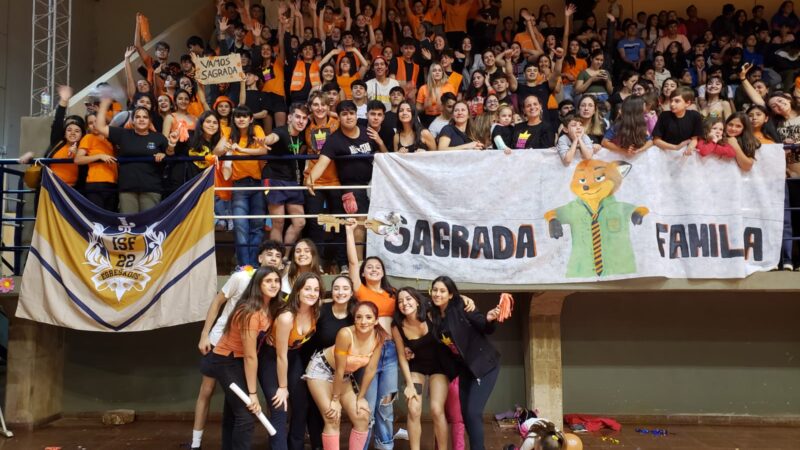 Iguazú: Estudiantes celebraron su día, eligieron sus soberanos y compitieron por la llave de la ciudad