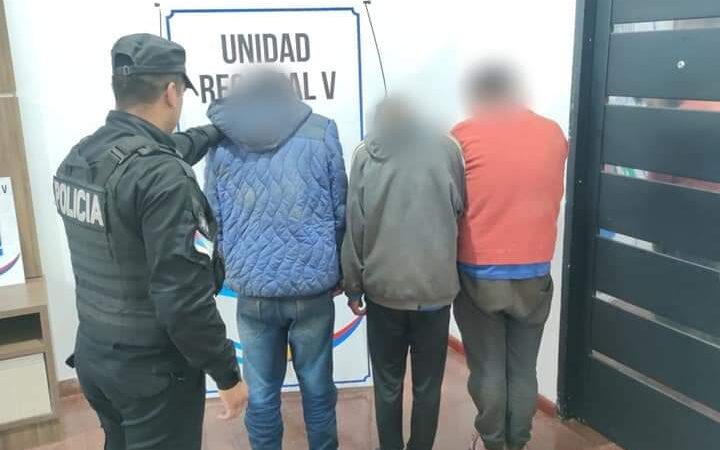 Fueron arrestados llevando elementos robados de un comercio de Puerto Iguazú