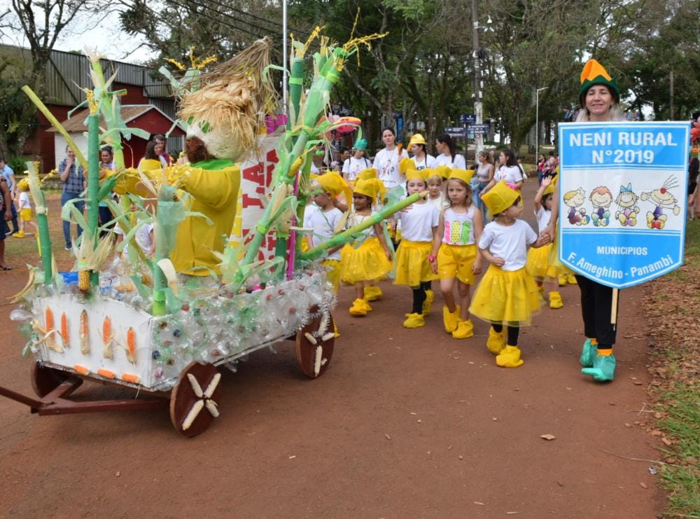 “Gurises” en el Desfile de Mini Carrozas