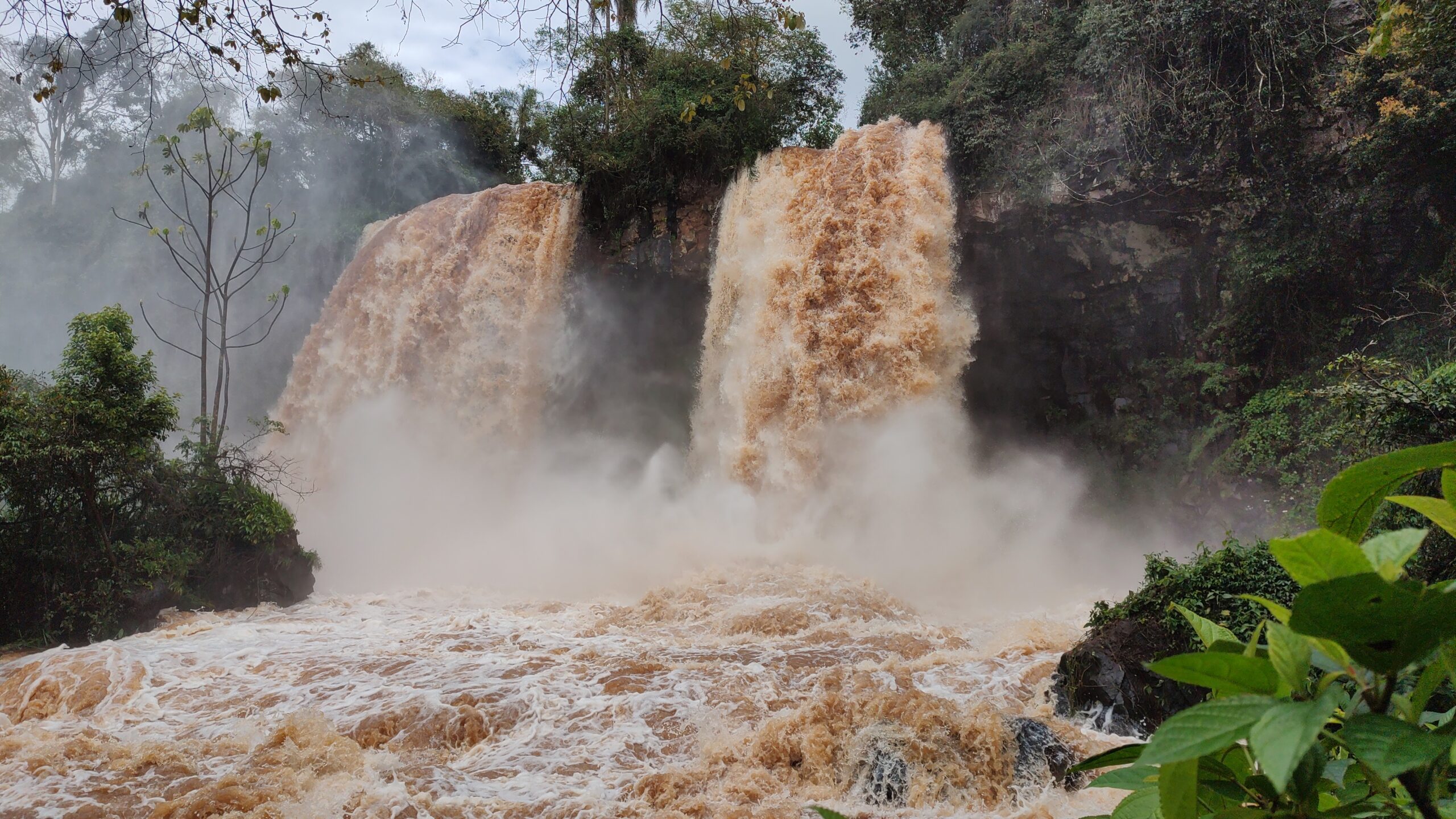 El rio Iguazú bajó y el Parque Nacional Iguazú abrirá sus puertas mañana con dos circuitos habilitados