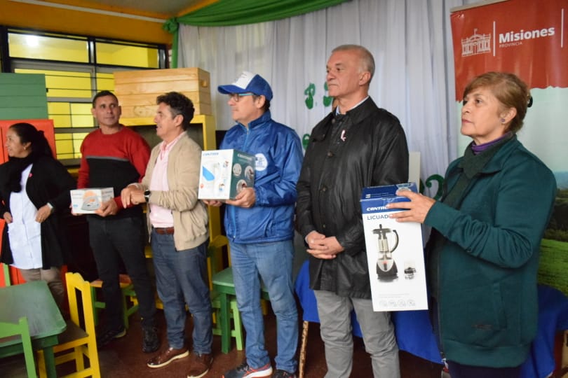 IPLyC Social entregó mobiliario en Loreto