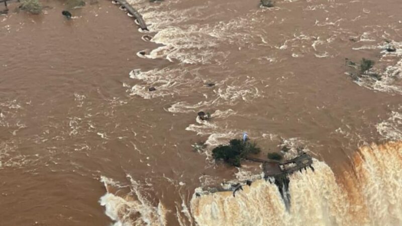 El rio Iguazú continúa bajando y analizan las condiciones del circuito Garganta del Diablo