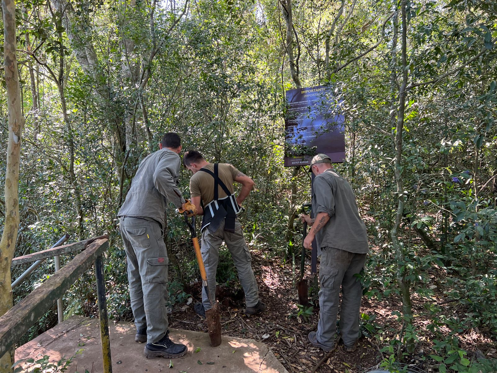 Impulsan la visita del sendero Macuco en Cataratas con la instalación de nueva cartelería informativa