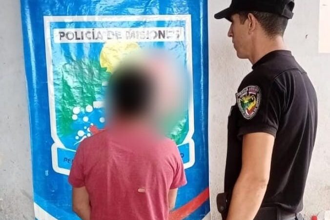 Arrojó a su pareja del vehículo en movimiento tras una discusión y fue detenido