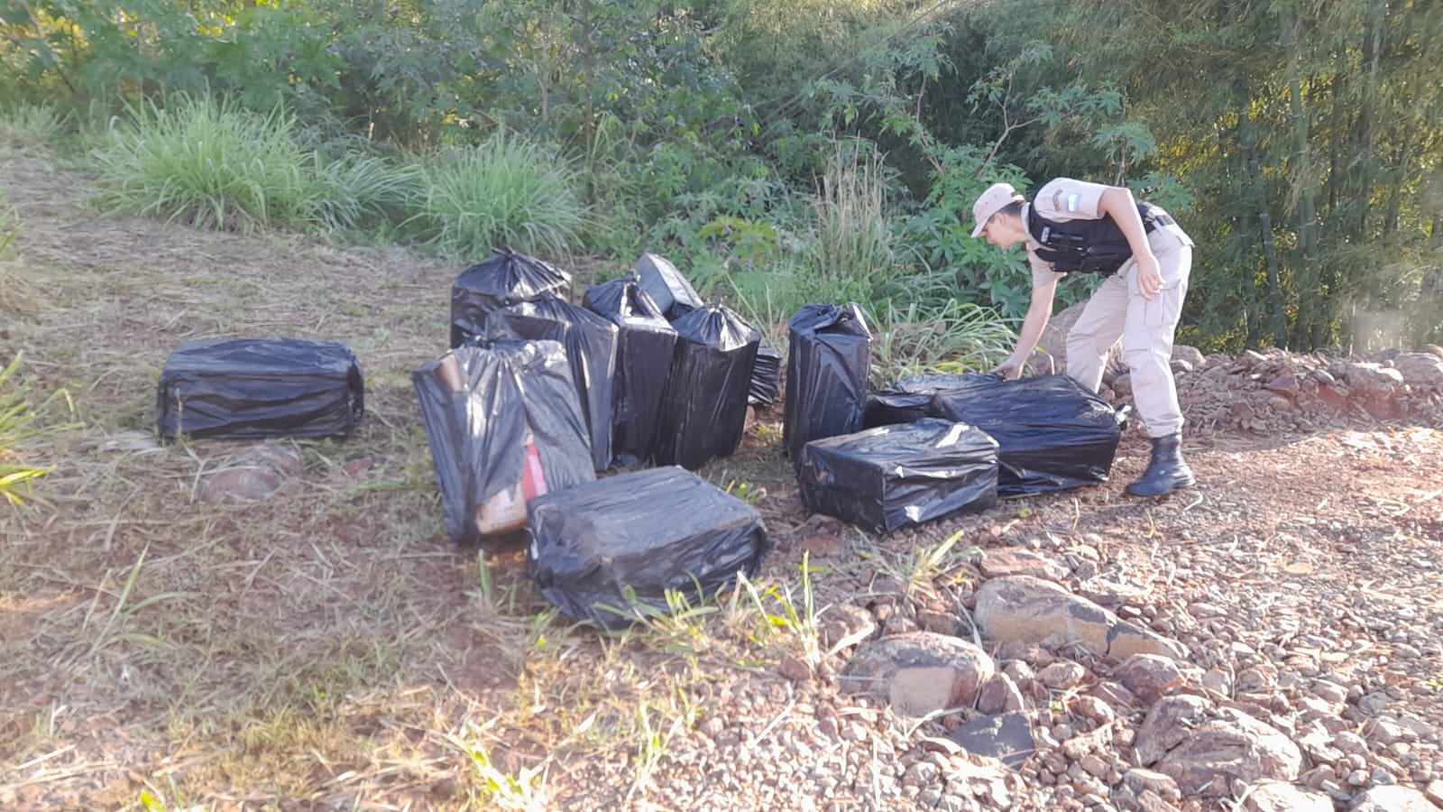 Prefectura incautó un cargamento millonario de cigarrillos ilegales en Puerto Iguazú y Wanda