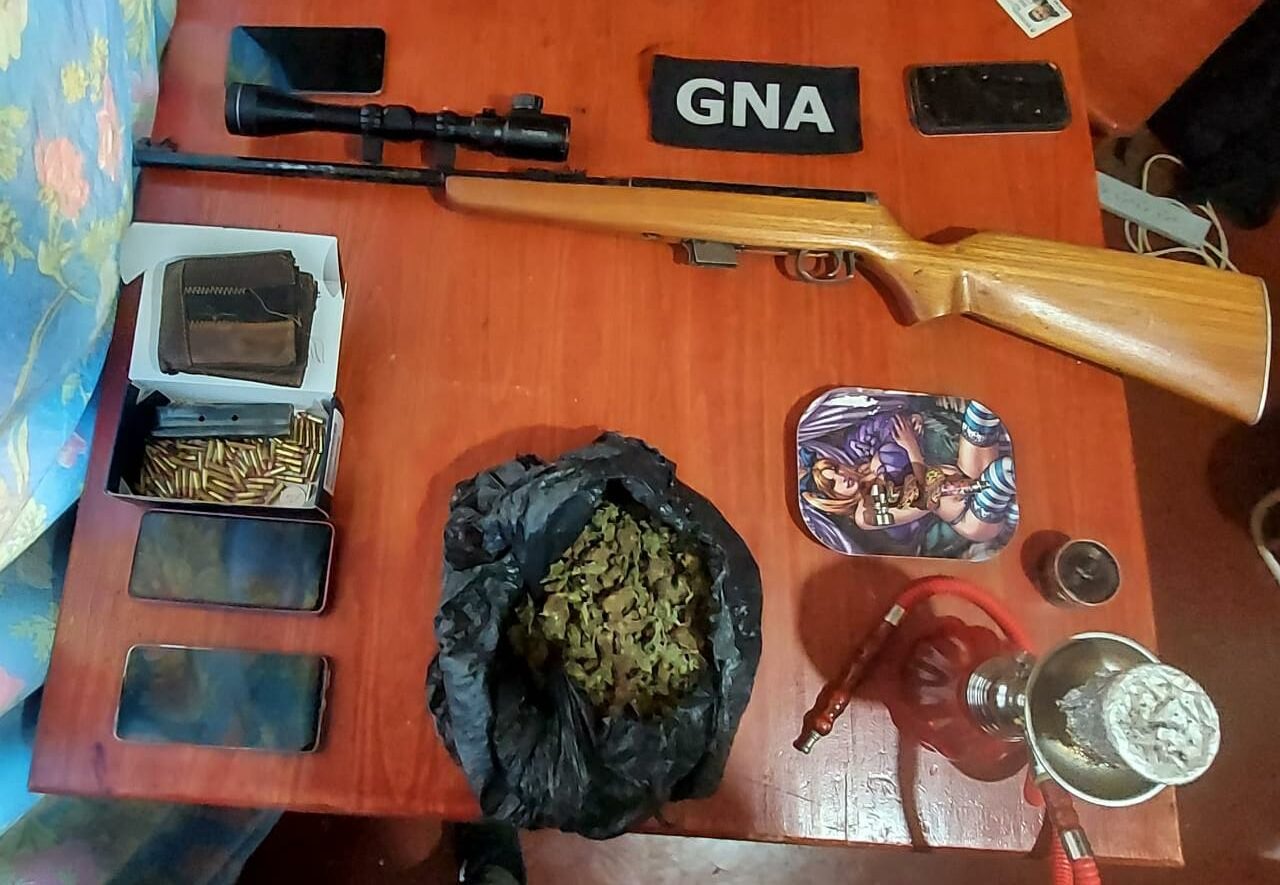 Gendarmería allanó tres puntos de venta de droga en Puerto Iguazú y detuvieron a una persona