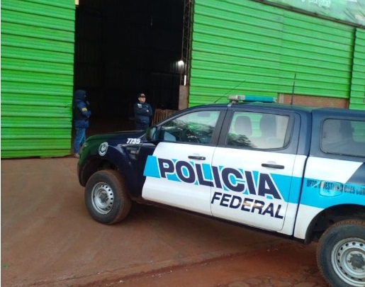Federales desarticularon organización criminal en Puerto Esperanza relacionada al contrabando de cubiertas