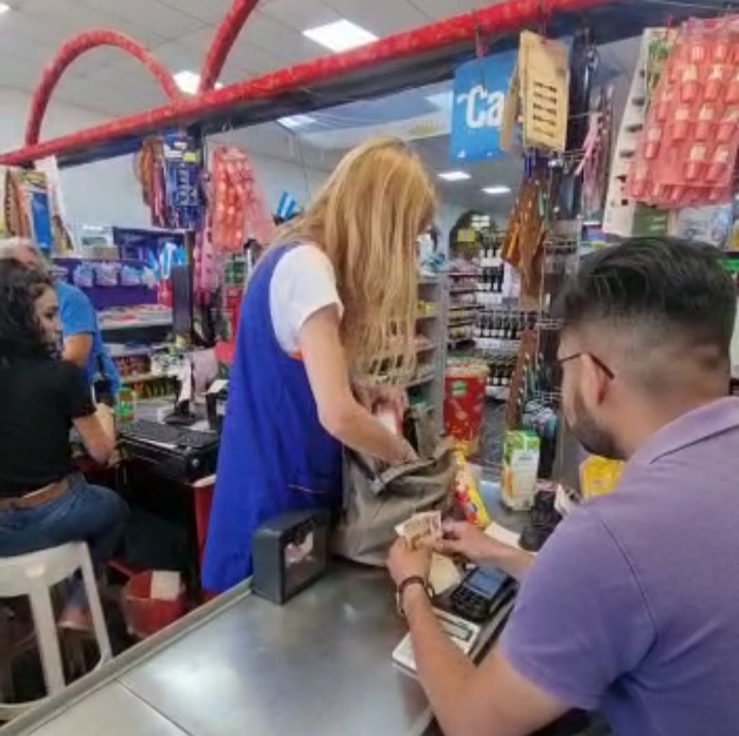 Escracharon a una docente que intentó robar su supermercado