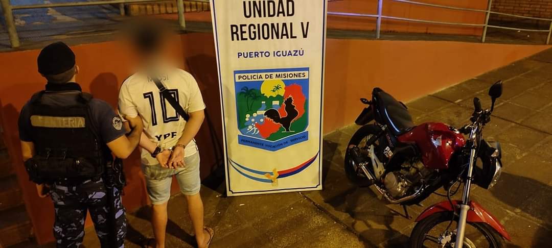 Ebrio al mando de una motocicleta intentó huir de la Policía y fue detenido