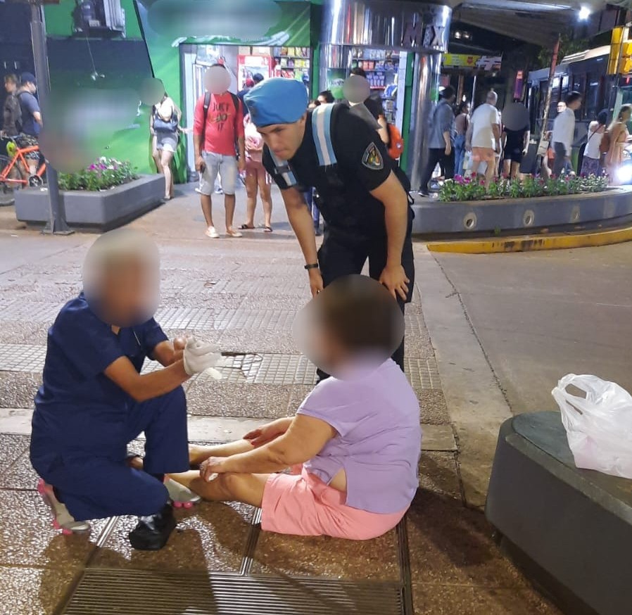 La Policía asistió a más de 7 personas que se desvanecieron debido a las altas temperaturas
