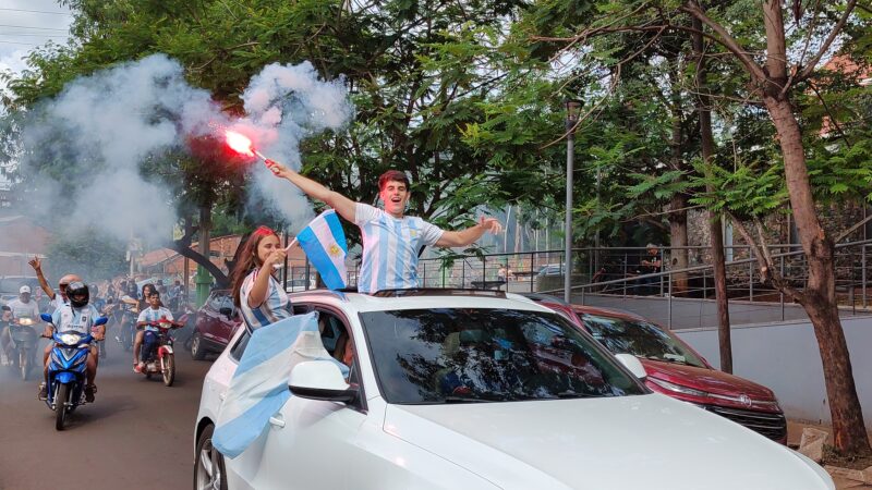 El festejo en Iguazú reunió a brasileños, argentinos y paraguayos