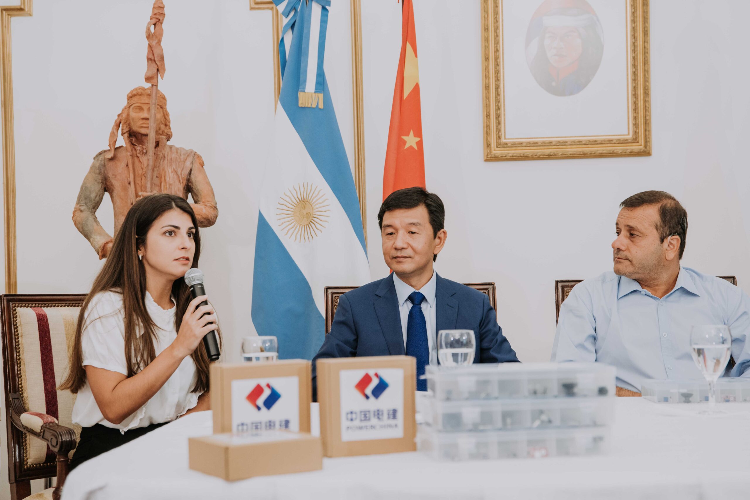Powerchina entregó kits y sensores a la escuela de robótica de Misiones