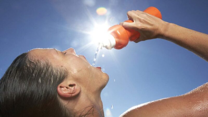 ¿Cómo evitar cuadros de deshidratación ante altas temperaturas?