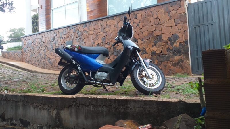 Iguazú: Lo chocaron cuando iba a trabajar y le robaron la moto del estacionamiento del hospital