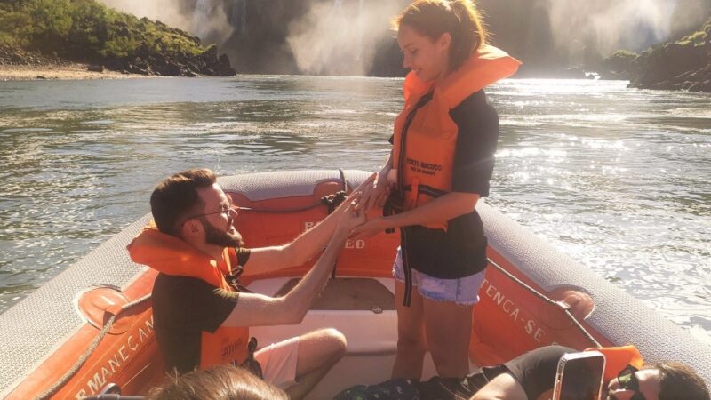 Propuso matrimonio a su novia a los pies de las Cataratas del Iguazú