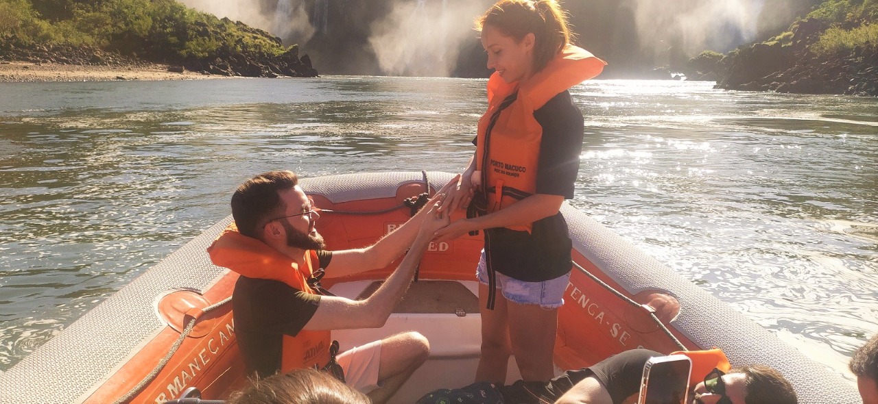 Propuso matrimonio a su novia a los pies de las Cataratas del Iguazú