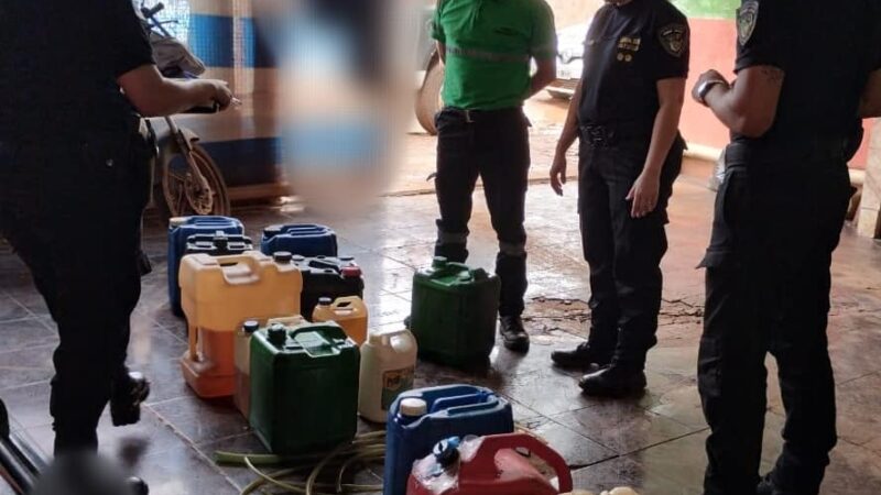 Policías fueron a notificar a un domicilio una causa familiar y se toparon con la venta ilegal de combustibles