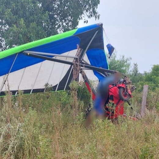Falleció un hombre al caer con el ala delta a motor en el que volaba
