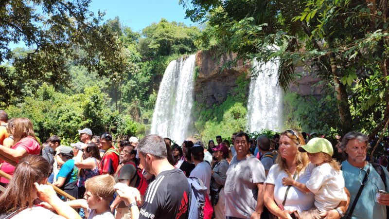 Casi de 10 mil turistas visitaron cataratas el domingo de Carnaval