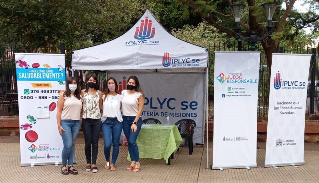 Actividades lúdicas y asesoramiento sobre juego responsable en la plaza 9 de Julio