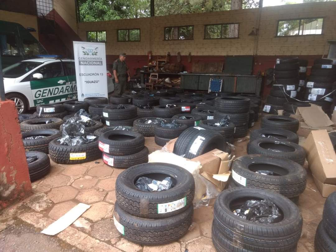 Gendarmería incautó 125 cubiertas y 100 litros de combustible en Iguazú