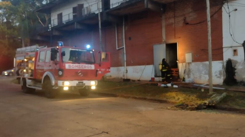 Bomberos sofocaron un incendio en un local comercial que comenzó en un artefacto eléctrico