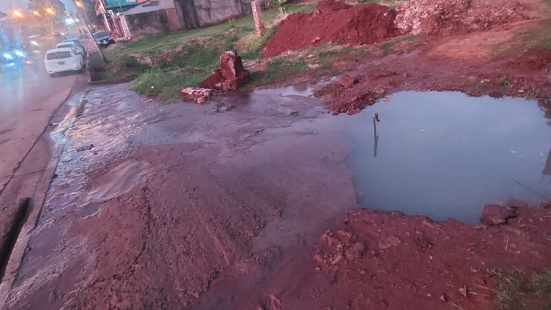 Un vecino rompió un caño principal de distribución de IMAS y dejó a los barrios de zona sur sin agua
