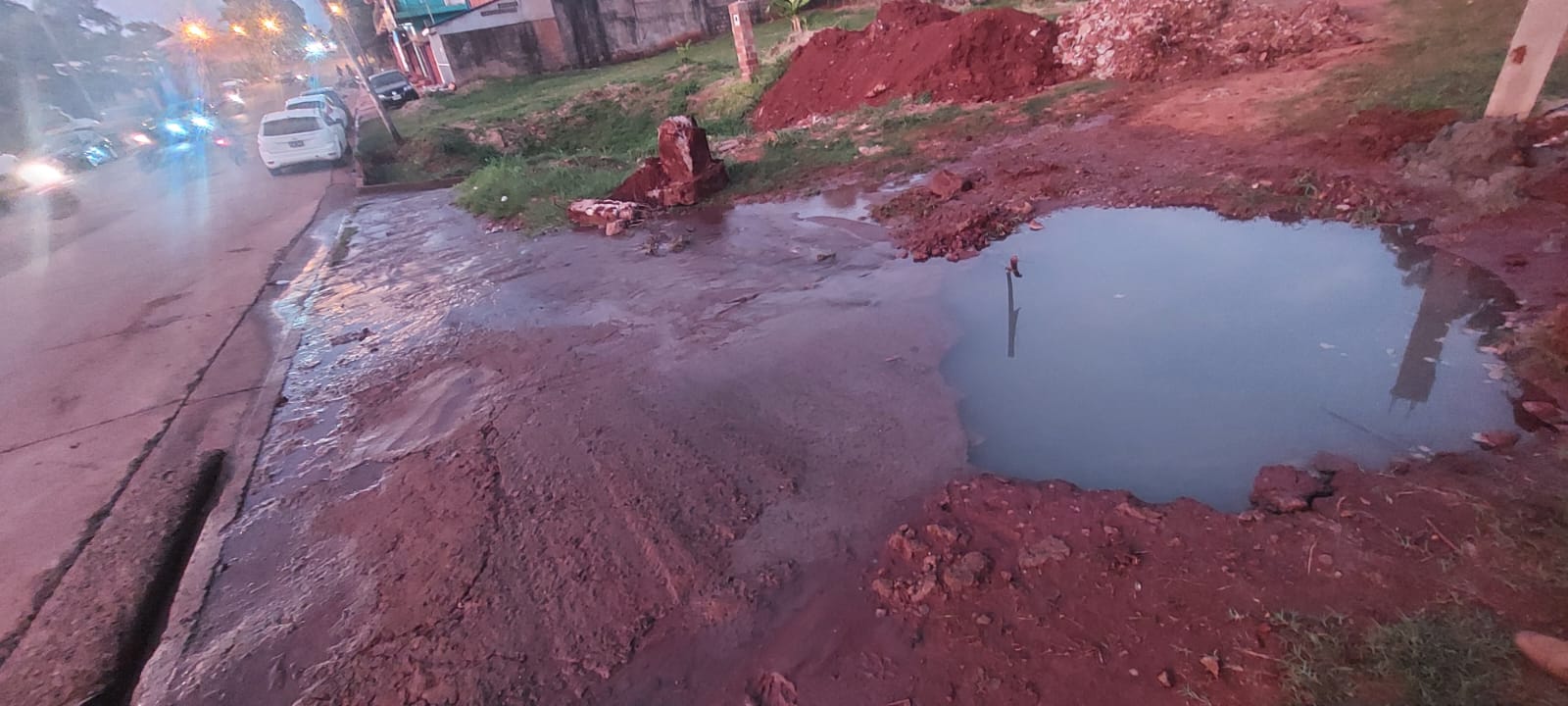 Un vecino rompió un caño principal de distribución de IMAS y dejó a los barrios de zona sur sin agua