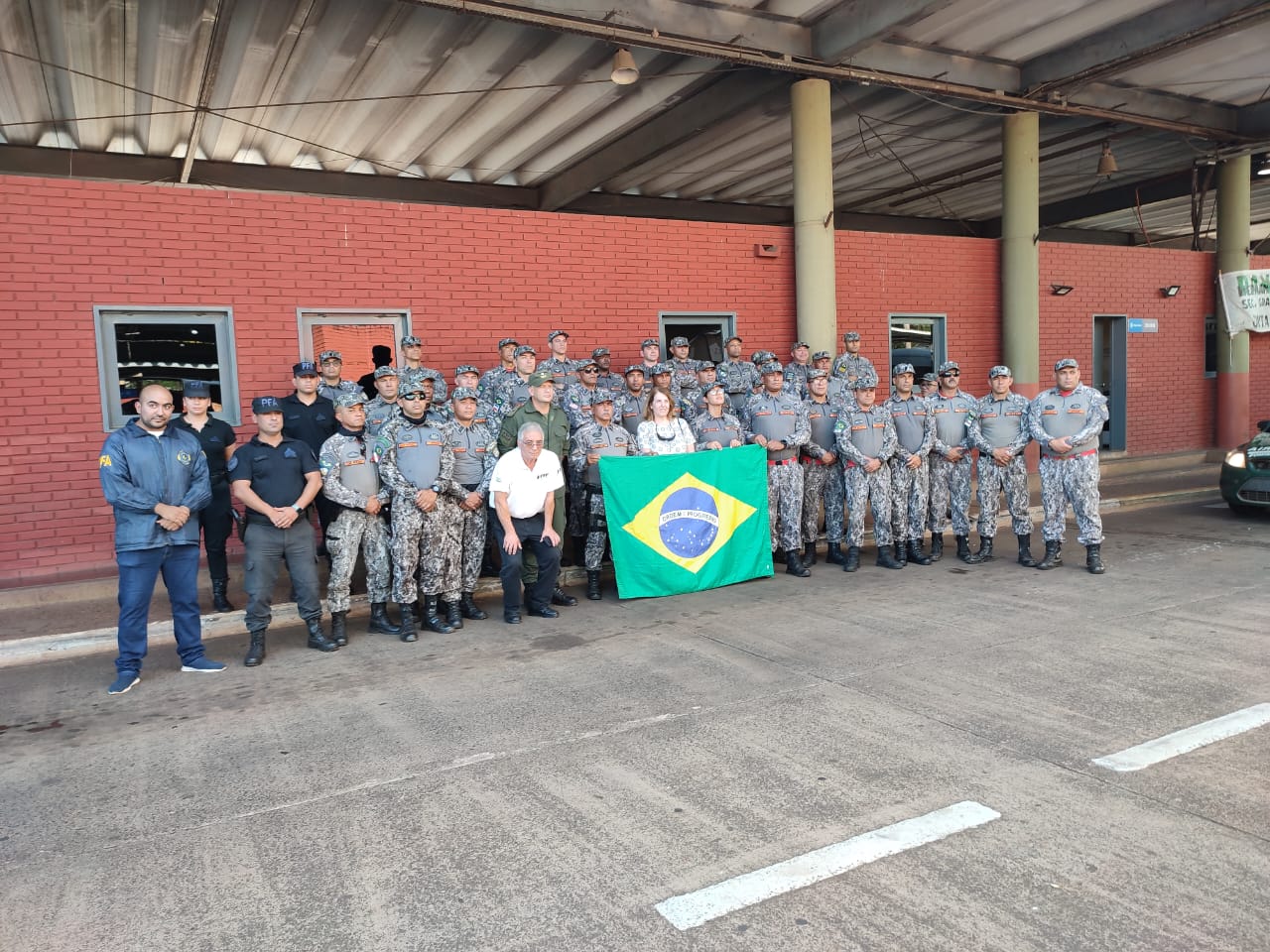 Cerca de 50 brigadistas brasileños ingresaron por Iguazú rumbo a Chile para combatir los incendios