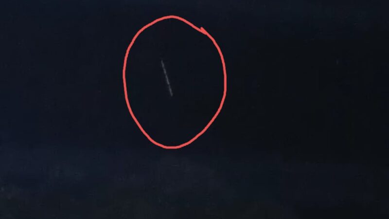 Empleados del aeropuerto de Iguazú visualizaron lo que sería un lanzamiento de satélites Starlink