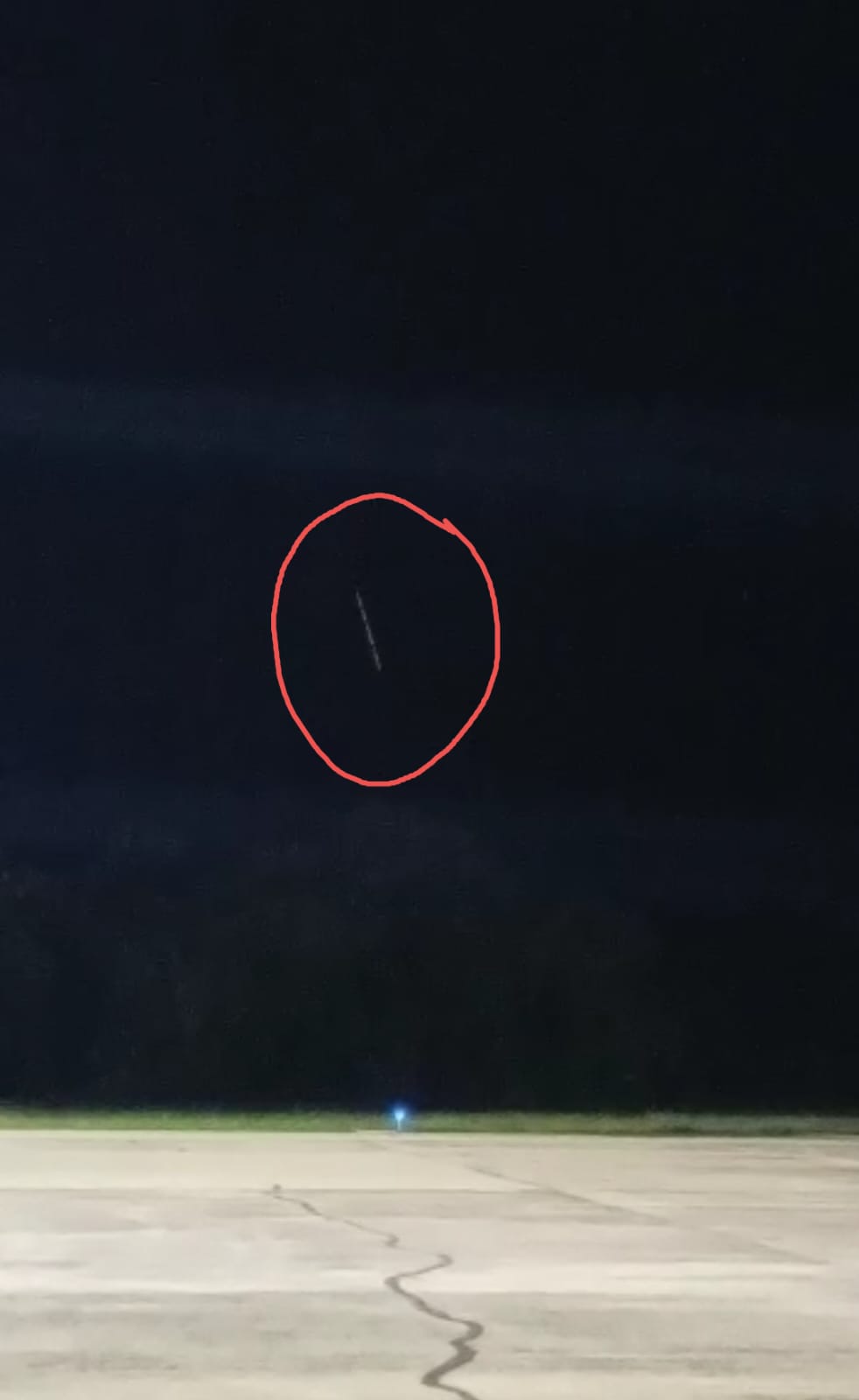 Empleados del aeropuerto de Iguazú visualizaron lo que sería un lanzamiento de satélites Starlink