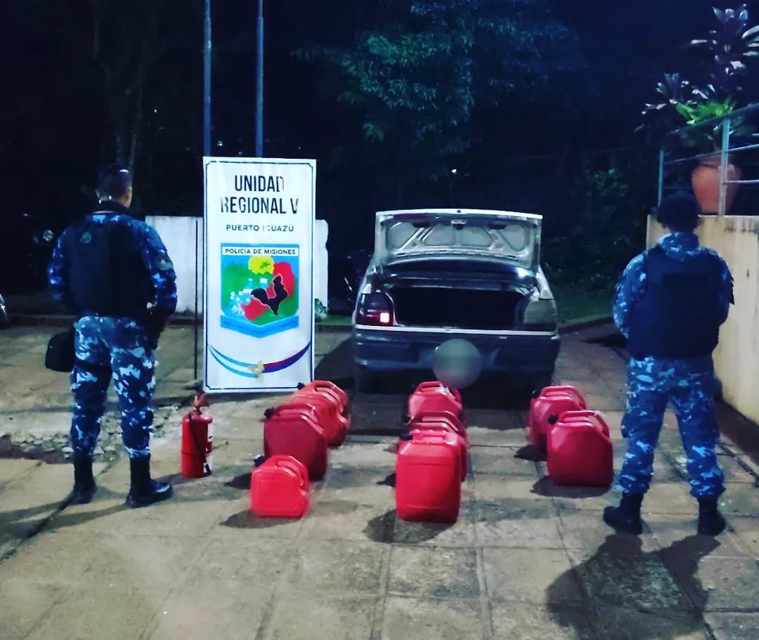 Incautaron bidones de combustible que eran transportados en un auto con el tanque adulterado en Iguazú