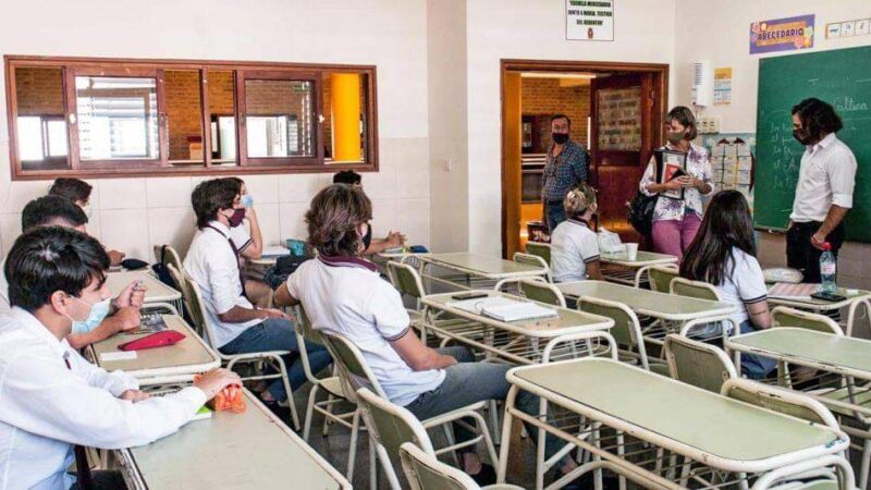 Varios secundarios de Iguazú priorizan a los alumnos que adeudan materias para evitar un alto porcentaje de repitencia