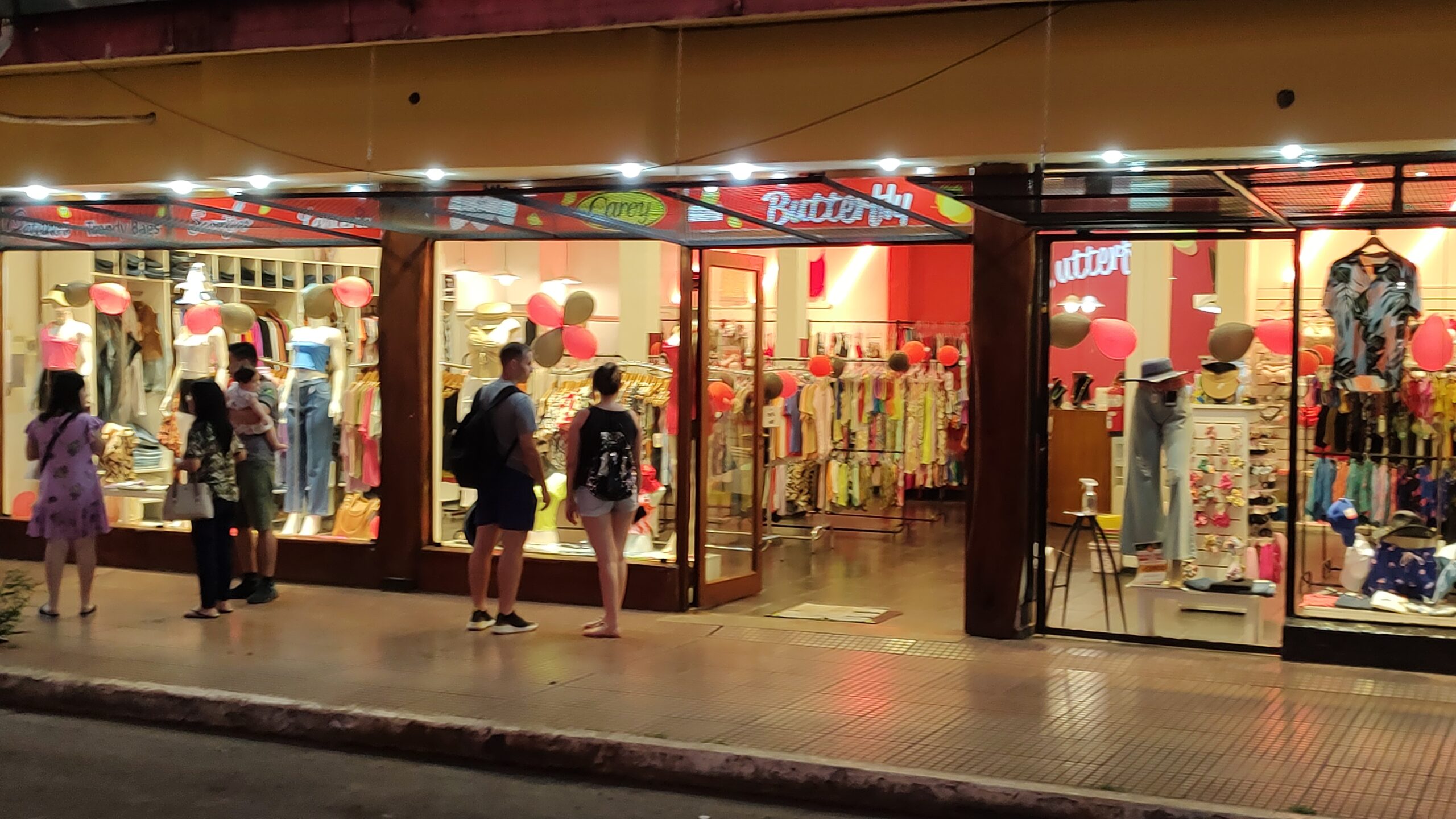 Comerciantes de Iguazú registran buenas ventas, pero inconvenientes para reponer mercadería