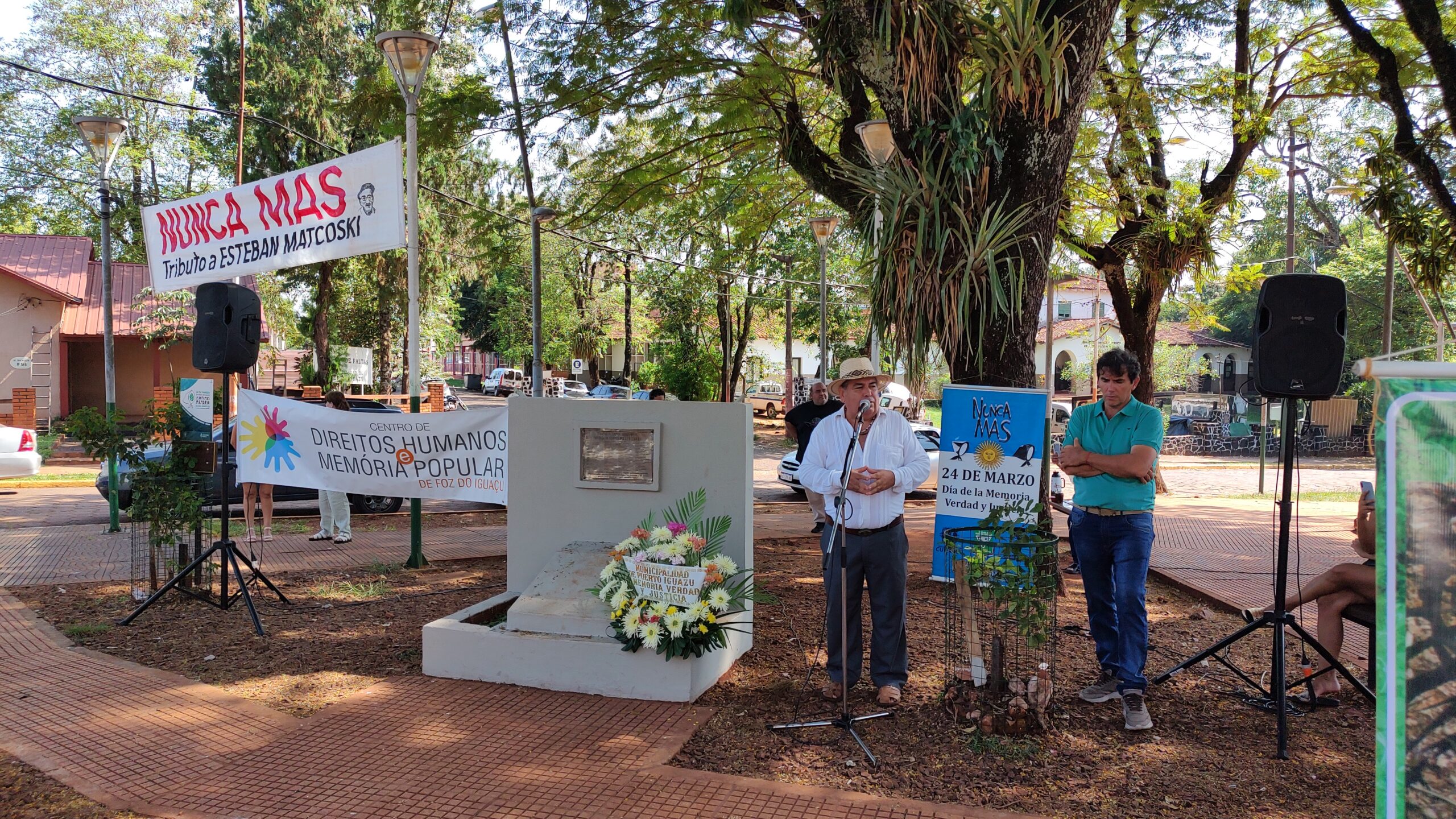 Memoria Verdad y Justicia: Recordaron a los desaparecidos en un emotivo acto en la plaza San Martin