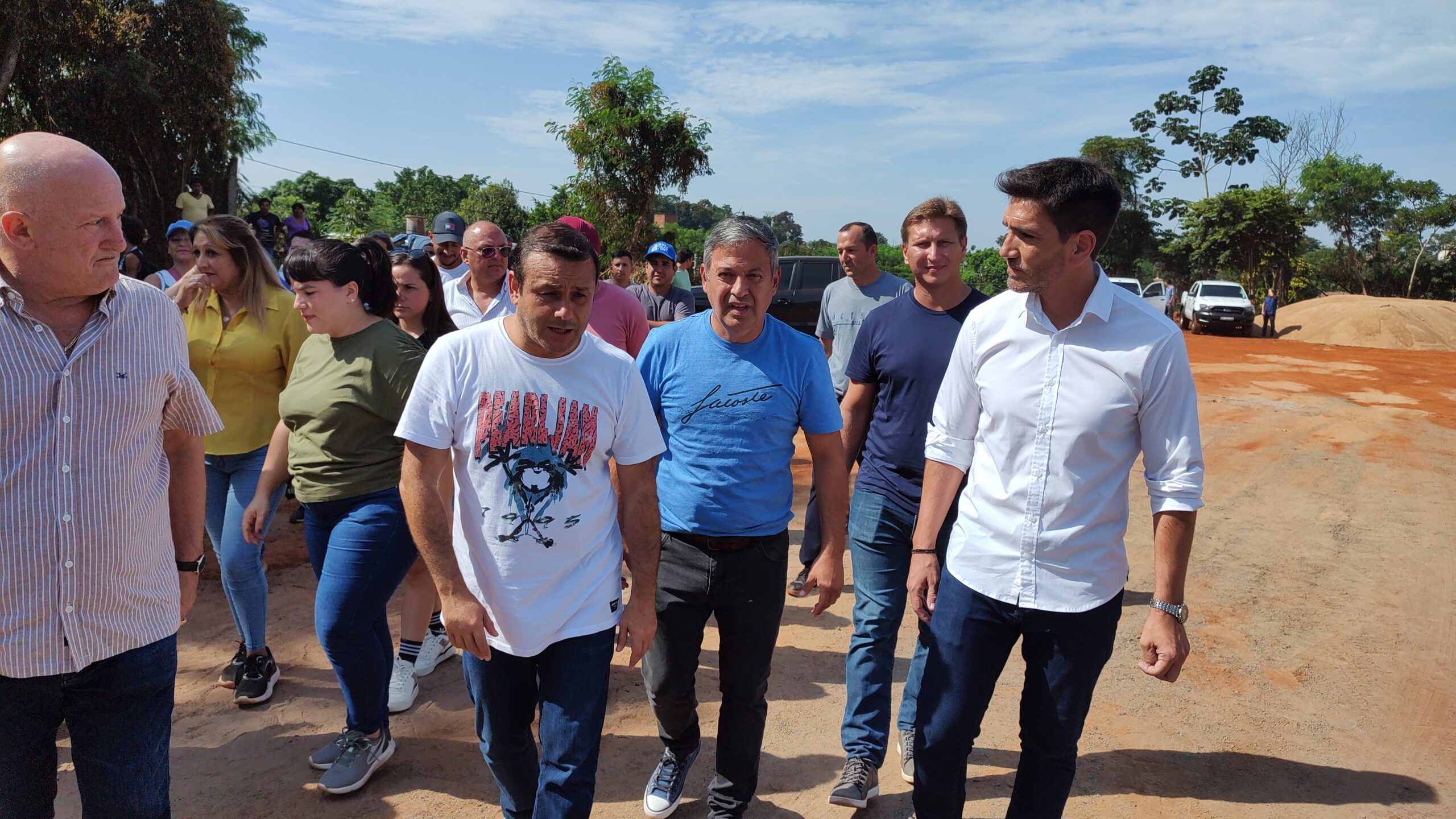 El gobernador recorrió obras viales y la cancha de Hockey en Iguazú