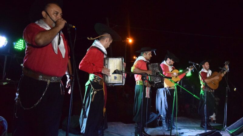 Vecinos de Cruz del Sur disfrutaron de sorteos y buena música