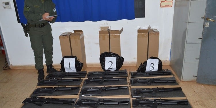 Iguazú: detectan rifles de aire comprimido ocultos en un transporte de encomiendas