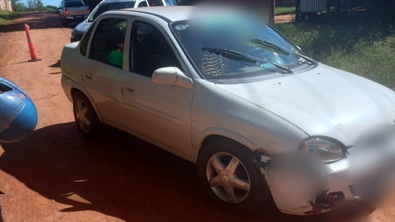 Manejaba ebrio choco un vehículo estacionado, intento darse a la fuga, pero fue detenido